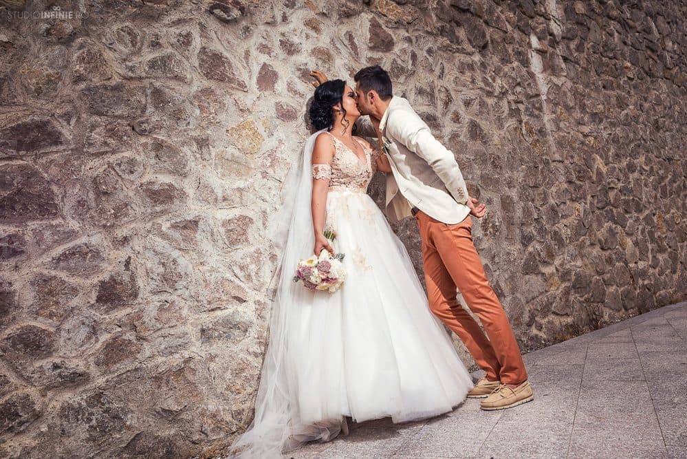 Cristina & Tavi - Fotografii de Studio Infinie