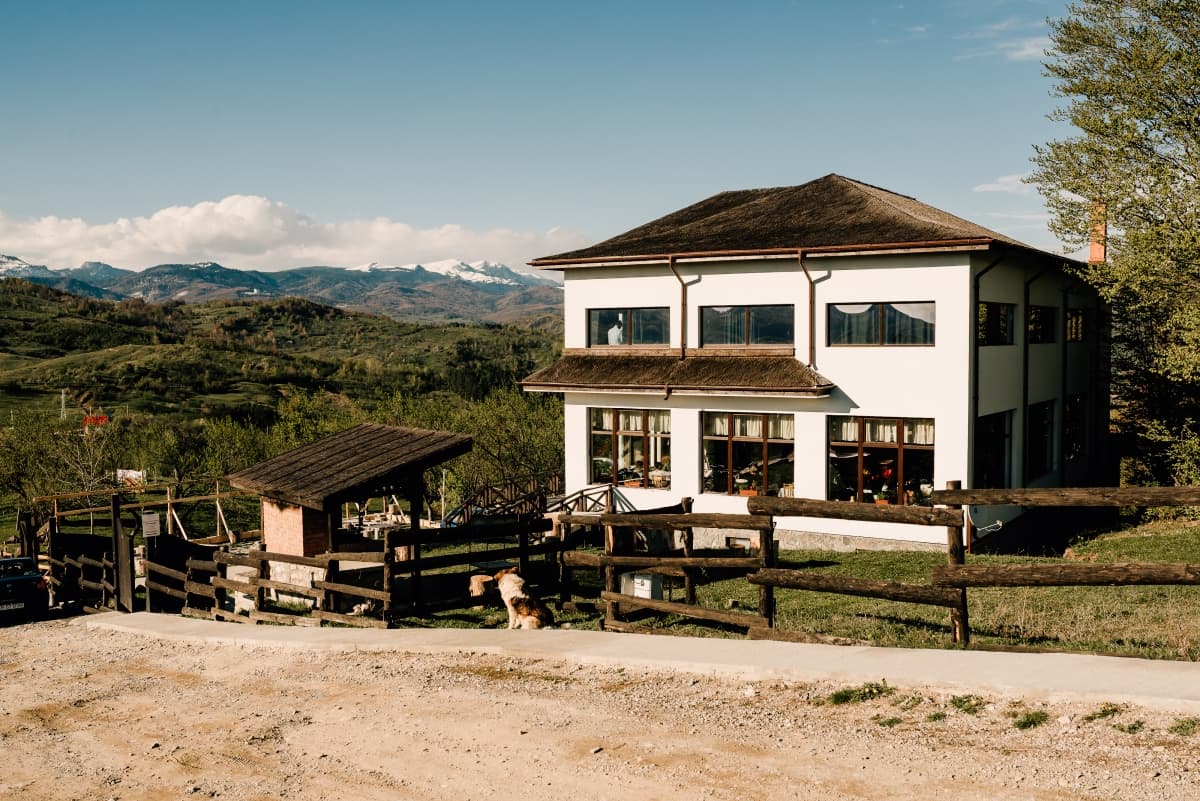 Restaurant Satul Prunilor - locatie pentru nunti in Pietrosita , Dâmbovița