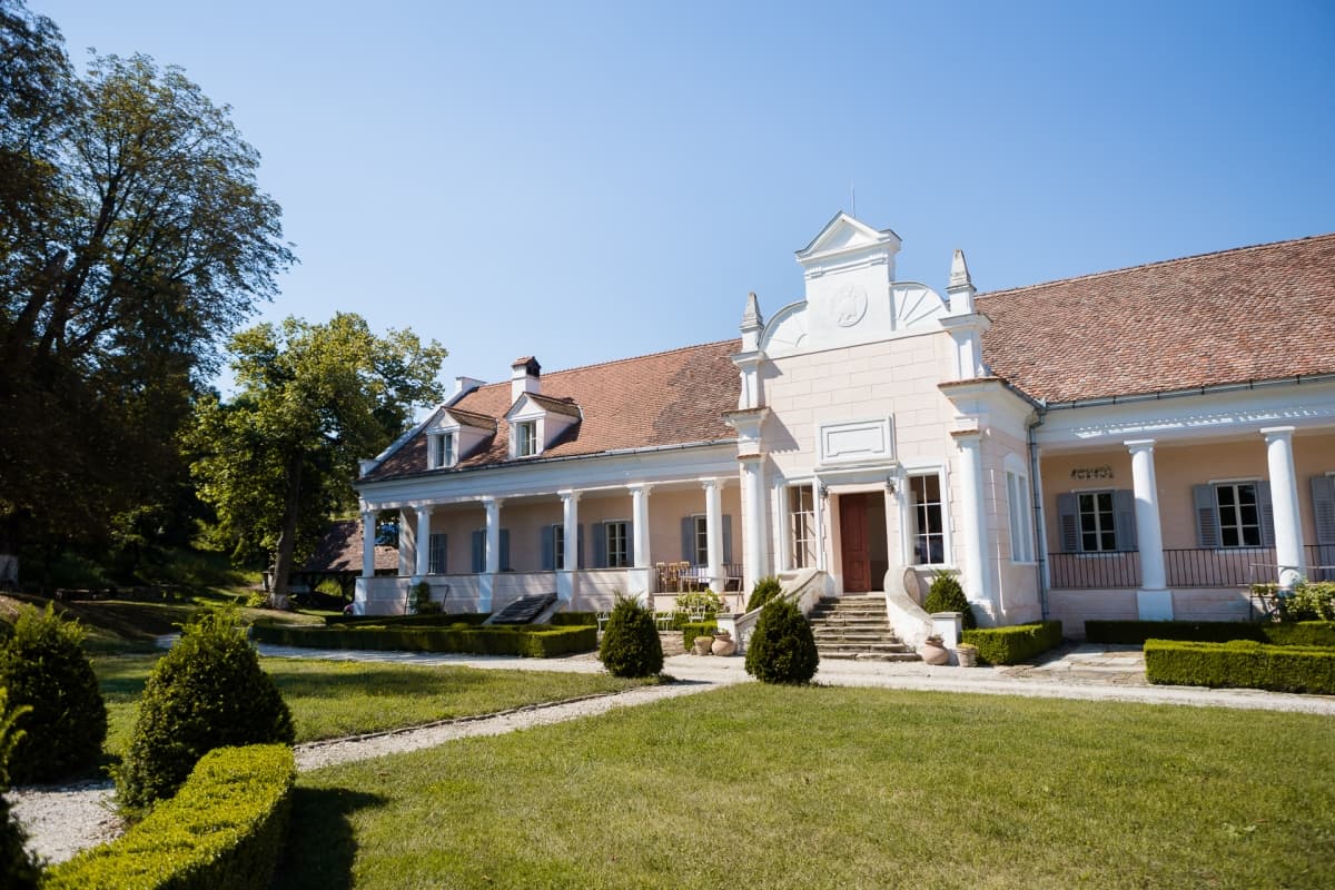 Conacul Apafi - locatie pentru nunti in Mălâncrav, Sibiu