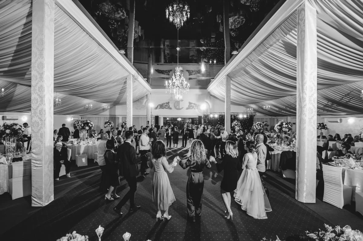 Salon Cristal Events - locatie pentru nunti in Racovița, Vâlcea