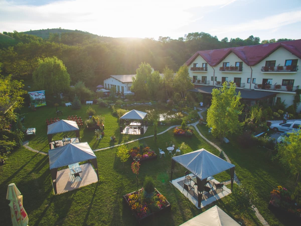 Pensiunea Magic Garden - locatie pentru nunti in Dărmănești, Bacău