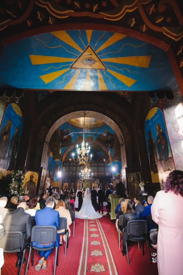 Biserica Intrarea Maicii Domnului în Biserică - locatie pentru nunti in Brezoi, Vâlcea
