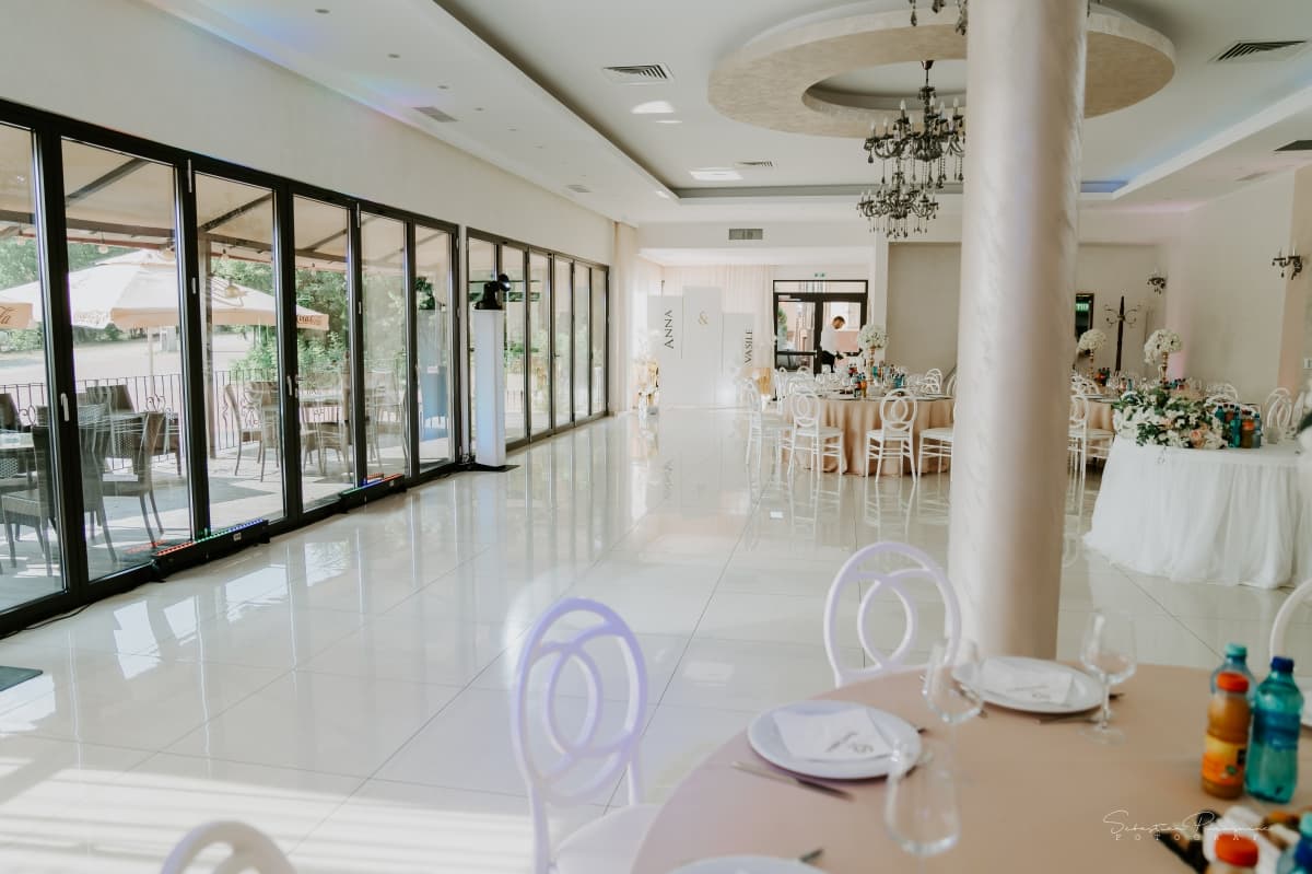Hotel Capitol - locatie pentru nunti in Valea Adâncă, Iași