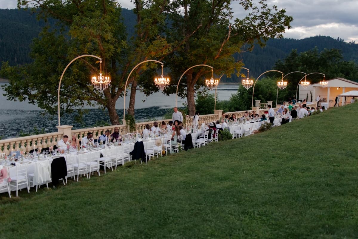 Gradinile Romane - locatie pentru nunti in Chirițeni, Neamț