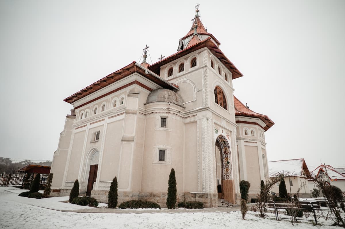Biserica Nasterea Sfantului Ioan Botezatorul - locatie pentru nunti in Capu Codrului, Suceava