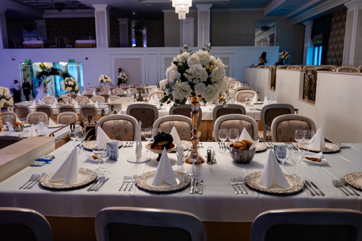 Le Grand Amfiteatru Ballroom - Tunari